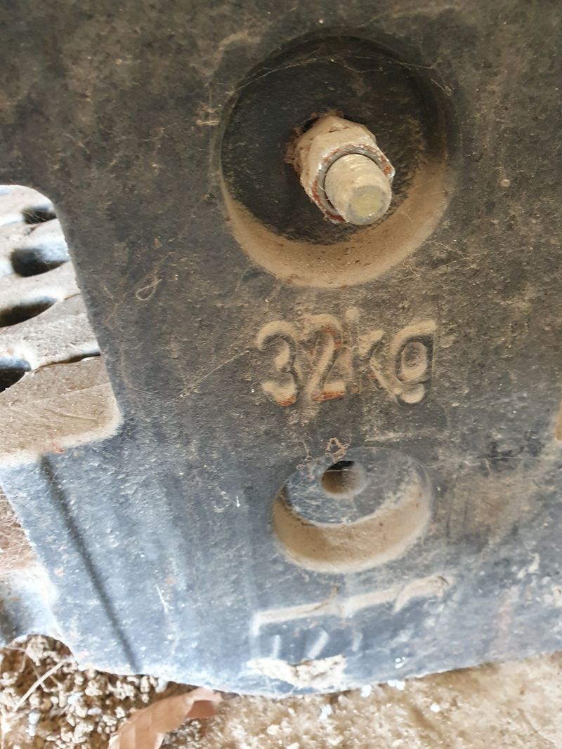 리치리치님의 장터 판매 상품 [트랙터 무게추] 첨부 사진