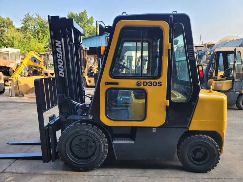 박진성님의 장터 판매 상품 [3톤 지게차 사이드쉬프트] 첨부 사진