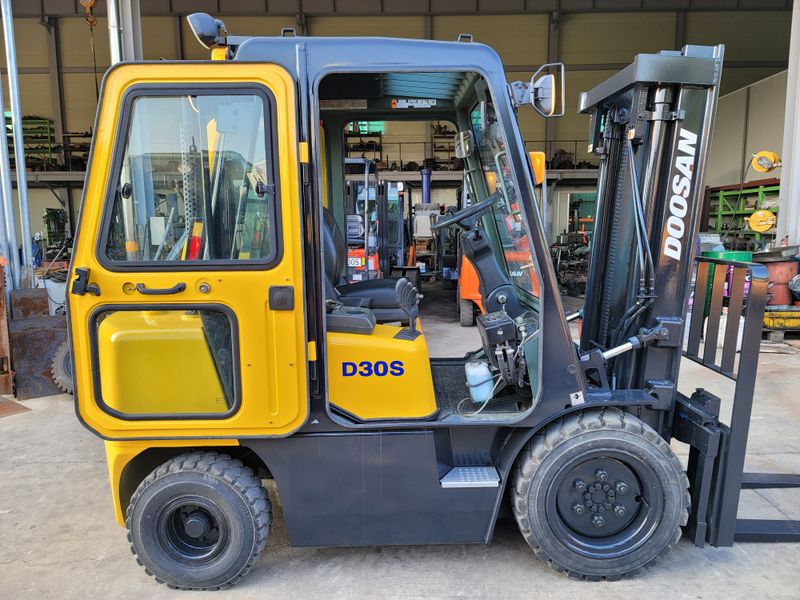 박진성님의 장터 판매 상품 [3톤 지게차 사이드쉬프트] 첨부 사진