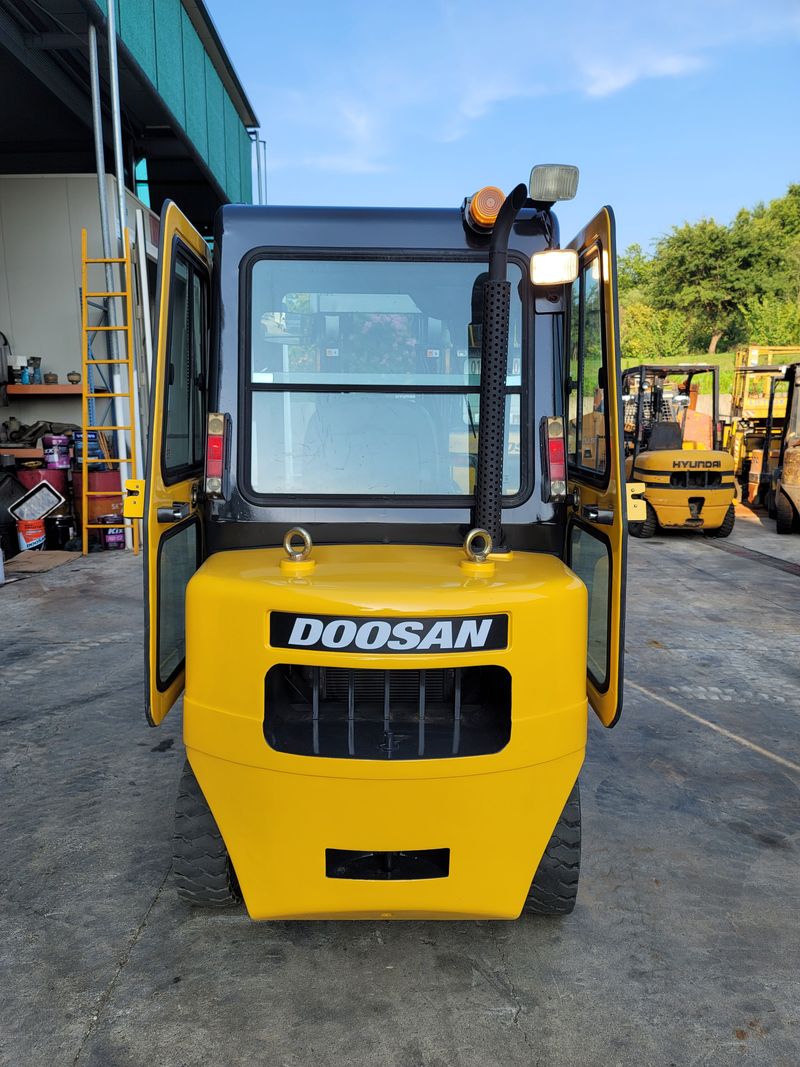 박진성님의 장터 판매 상품 [3톤 지게차 사이드쉬프트] 첨부 사진