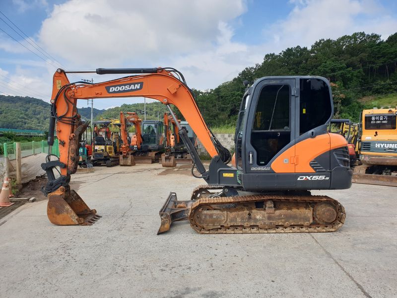 중고굴삭기 김동윤님의 장터 판매 상품 [부가세없는 중고 굴삭기 두산DX55딱따구리] 첨부 사진