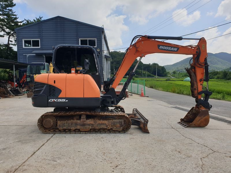 중고굴삭기 김동윤님의 장터 판매 상품 [부가세없는 중고 굴삭기 두산DX55딱따구리] 첨부 사진