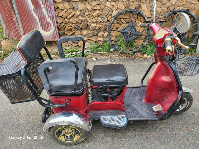 최도윤님의 장터 판매 상품 [어르신 마실용 전동카를 판매 합니다 ] 첨부 사진