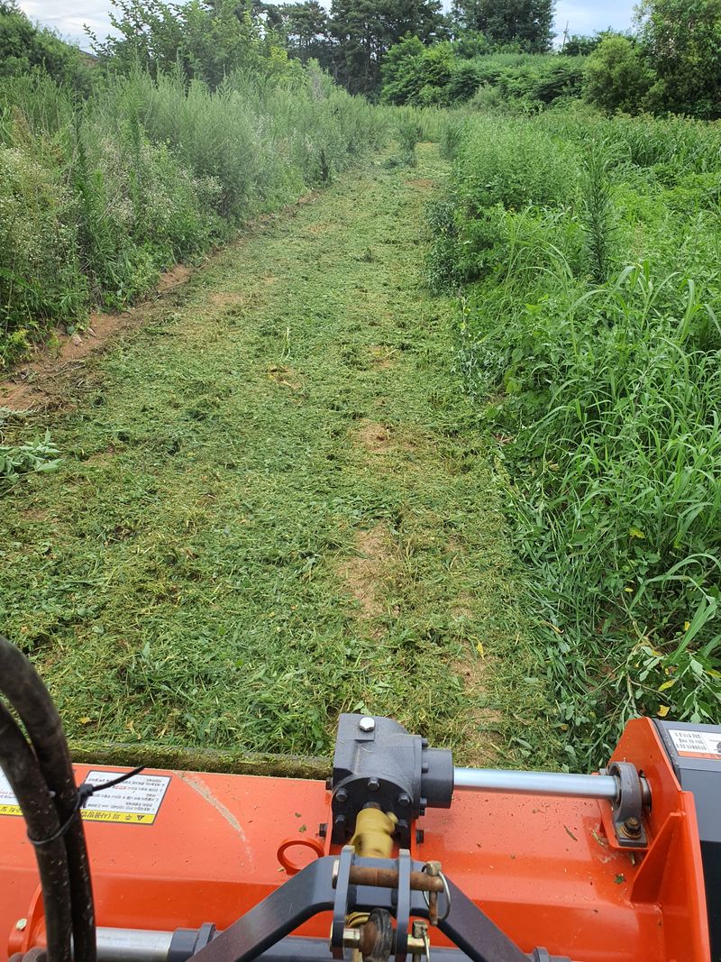 장터 상품 [배추 정식 준비로 트랙터 쟁기.로터리.두룩조성을 연이어] 썸네일