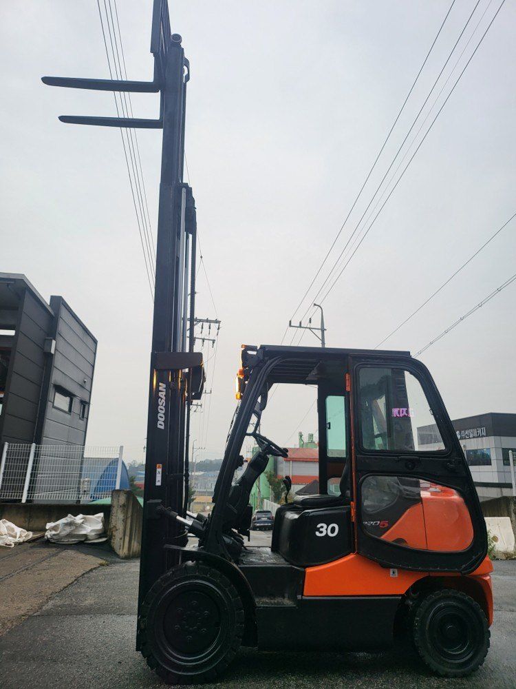 한효진님의 장터 판매 상품 [두산 3톤 디젤 중고지게차 (3단마스트,캐빈)] 첨부 사진