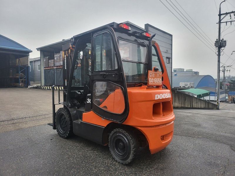 한효진님의 장터 판매 상품 [두산 3톤 디젤 중고지게차 (3단마스트,캐빈)] 첨부 사진