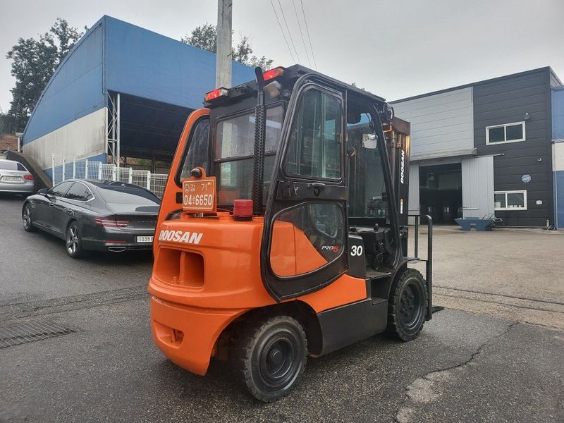 한효진님의 장터 판매 상품 [두산 3톤 디젤 중고지게차 (3단마스트,캐빈)] 첨부 사진