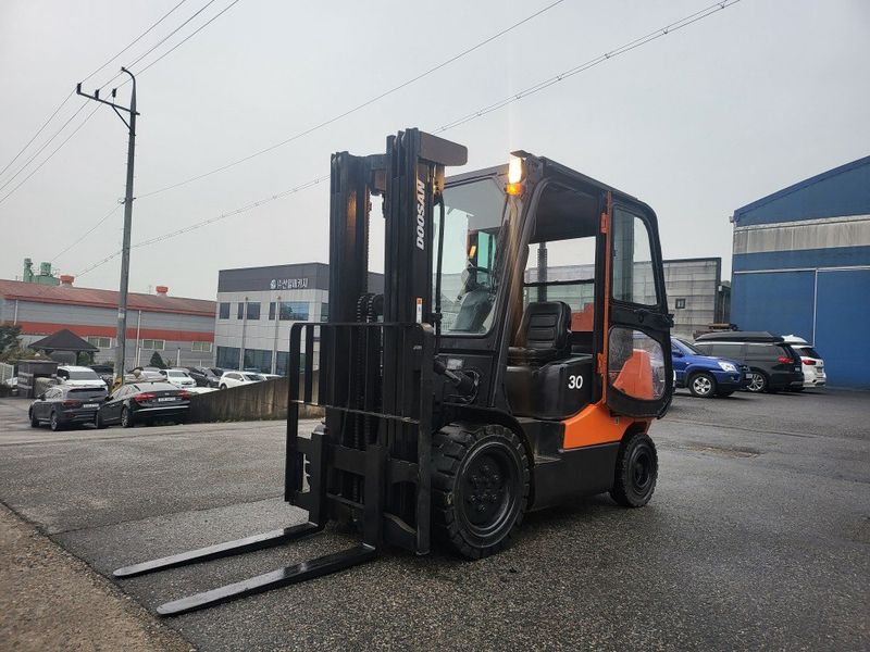 한효진님의 장터 판매 상품 [두산 3톤 디젤 중고지게차 (3단마스트,캐빈)] 첨부 사진