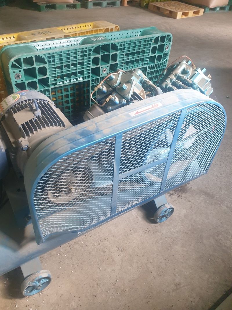 농부 임성훈님의 장터 판매 상품 [한신기계 콤프레셔 15마력 +수분제거기계] 첨부 사진