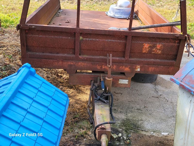 최도윤님의 장터 판매 상품 [트렉터 유압 덤프 트레일러. 판매합니다] 첨부 사진