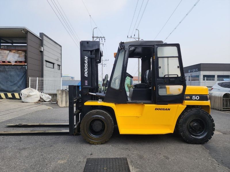 한효진님의 장터 판매 상품 [두산 노랭이5톤 디젤 중고지게차 (자동발,캐빈,습식)] 첨부 사진