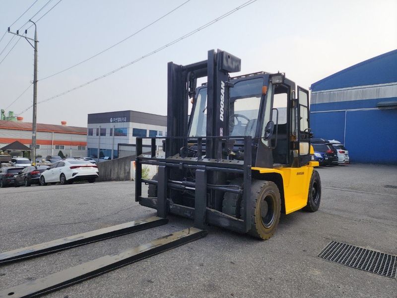 한효진님의 장터 판매 상품 [두산 노랭이5톤 디젤 중고지게차 (자동발,캐빈,습식)] 첨부 사진