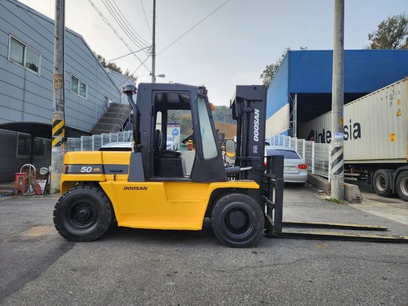 한효진님의 장터 판매 상품 [두산 노랭이5톤 디젤 중고지게차 (자동발,캐빈,습식)] 첨부 사진