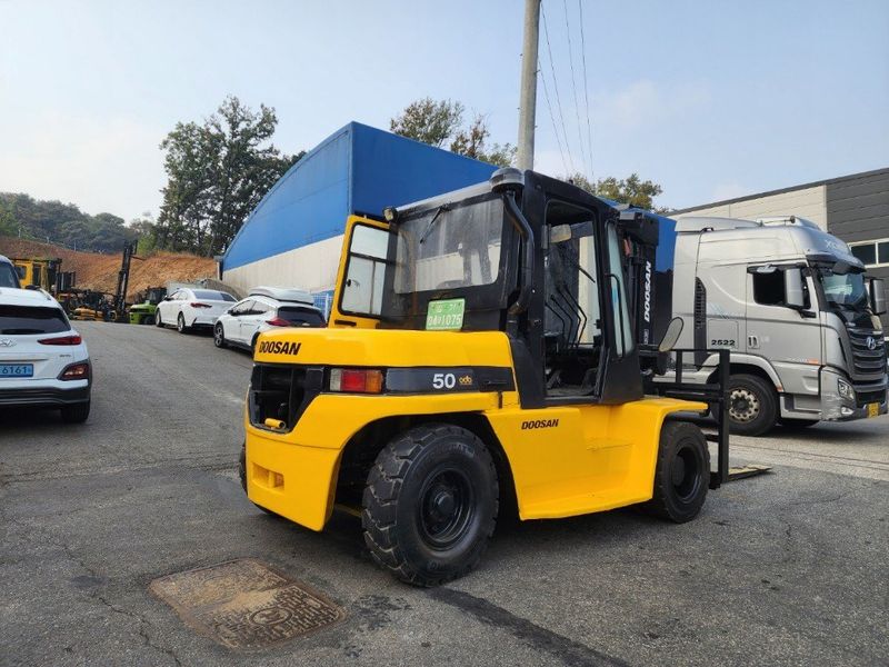 한효진님의 장터 판매 상품 [두산 노랭이5톤 디젤 중고지게차 (자동발,캐빈,습식)] 첨부 사진