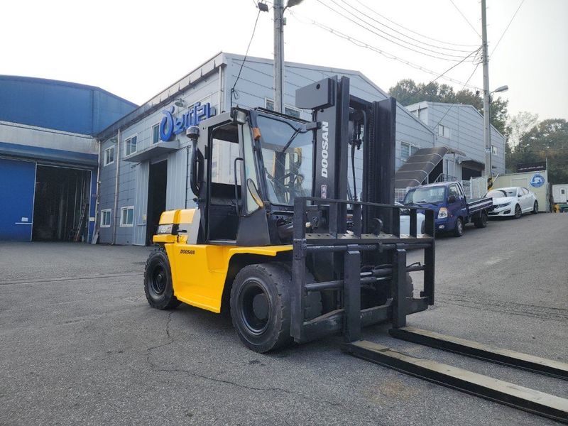 한효진님의 장터 판매 상품 [두산 노랭이5톤 디젤 중고지게차 (자동발,캐빈,습식)] 첨부 사진