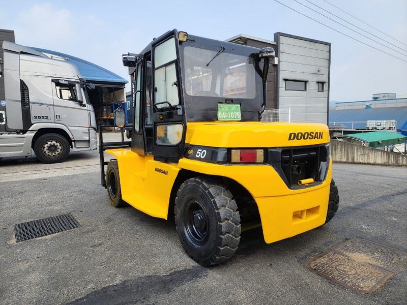 한효진님의 장터 판매 상품 [두산 노랭이5톤 디젤 중고지게차 (자동발,캐빈,습식)] 첨부 사진