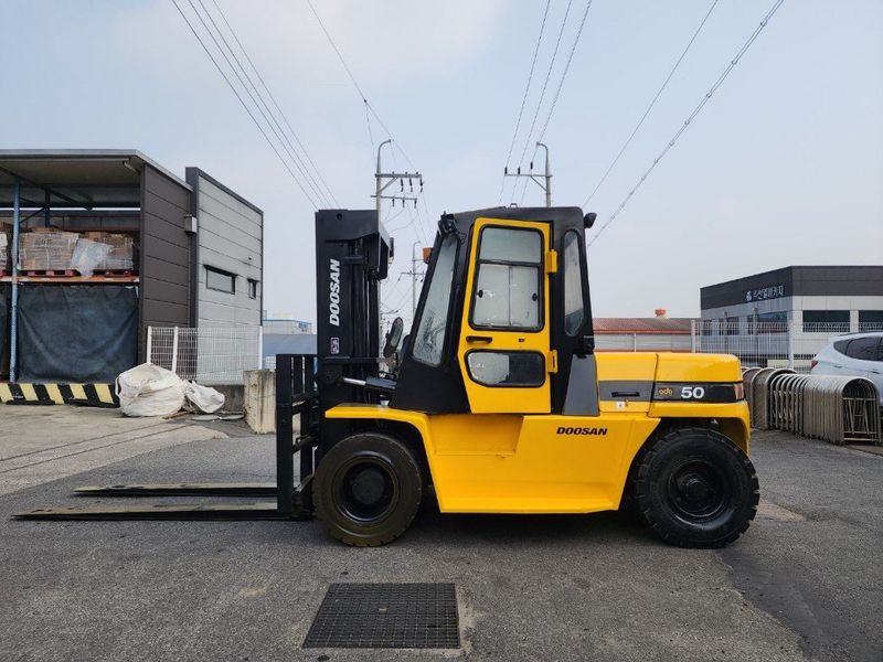 한효진님의 장터 판매 상품 [두산 노랭이5톤 디젤 중고지게차 (자동발,캐빈,습식)] 첨부 사진