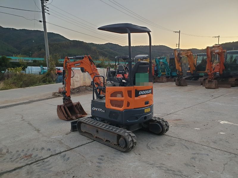 중고굴삭기 김동윤님의 장터 판매 상품 [부가세없는 중고미니굴삭기 두산DX17] 첨부 사진