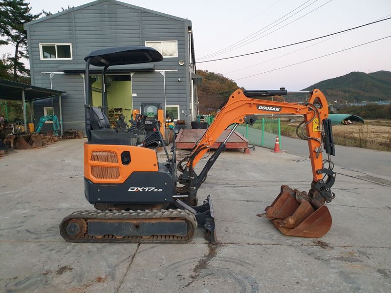 중고굴삭기 김동윤님의 장터 판매 상품 [부가세없는 중고미니굴삭기 두산DX17] 첨부 사진