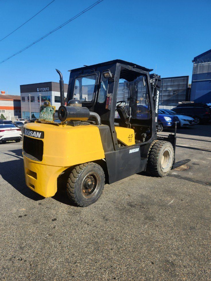 한효진님의 장터 판매 상품 [중고지게차 두산 디젤4.5톤 (자동발,습식브레이크)] 첨부 사진