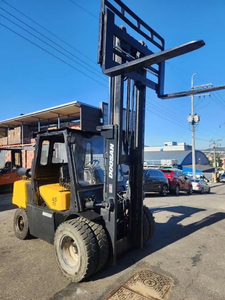 한효진님의 장터 판매 상품 [중고지게차 두산 디젤4.5톤 (자동발,습식브레이크)] 첨부 사진