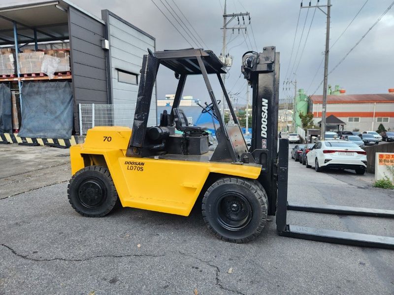 한효진님의 장터 판매 상품 [두산 7톤 자동발 디젤지게차] 첨부 사진