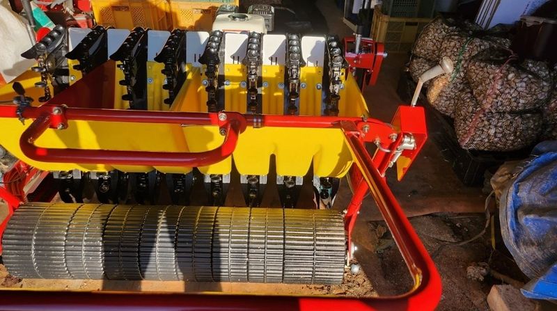 조한솔님의 장터 판매 상품 [🛺신화정공 마늘파종기 8조식(거의새것)] 첨부 사진