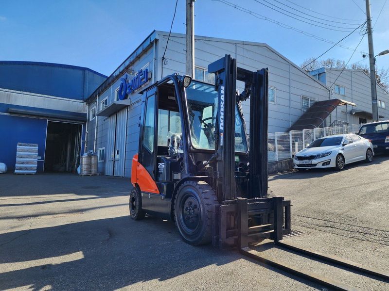 한효진님의 장터 판매 상품 [두산 2.5톤 디젤 중고지게차(싸이드쉬프트)] 첨부 사진