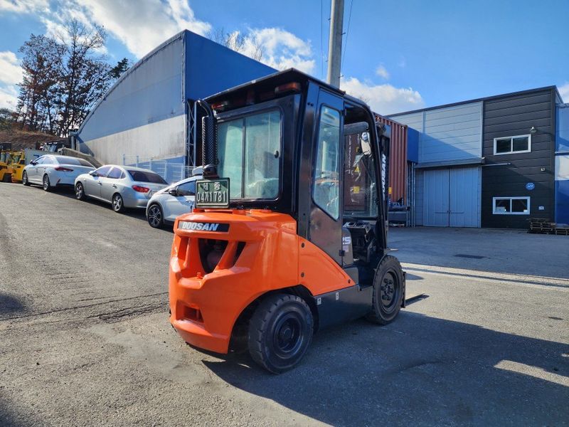 한효진님의 장터 판매 상품 [두산 2.5톤 디젤 중고지게차(싸이드쉬프트)] 첨부 사진