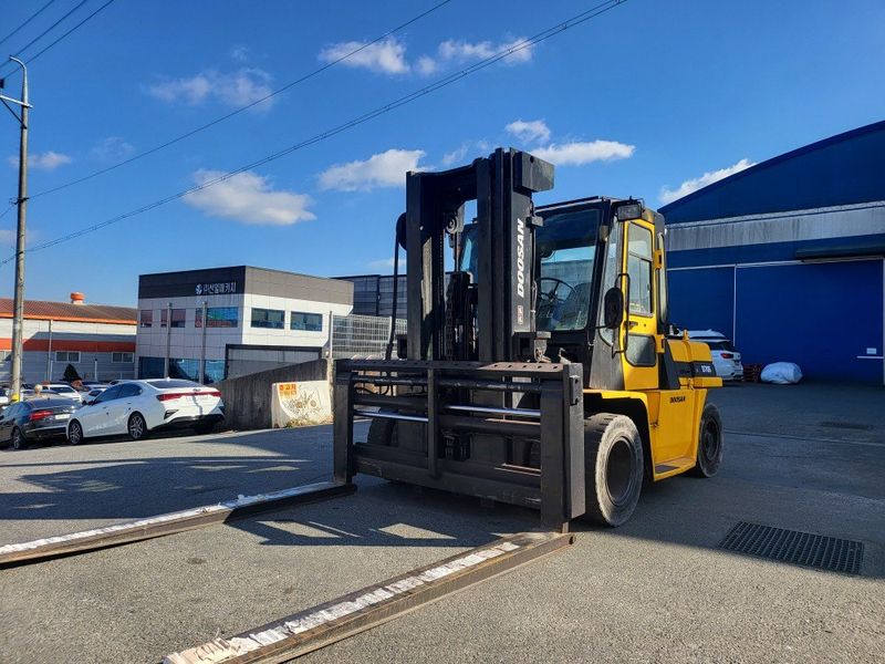 한효진님의 장터 판매 상품 [두산 7톤 디젤 중고지게차(3단마스트, 자동발)] 첨부 사진