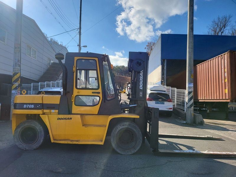 한효진님의 장터 판매 상품 [두산 7톤 디젤 중고지게차(3단마스트, 자동발)] 첨부 사진