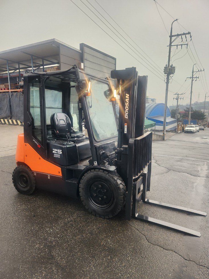 한효진님의 장터 판매 상품 [두산 PRO5 디젤2.5톤 중고지게차] 첨부 사진