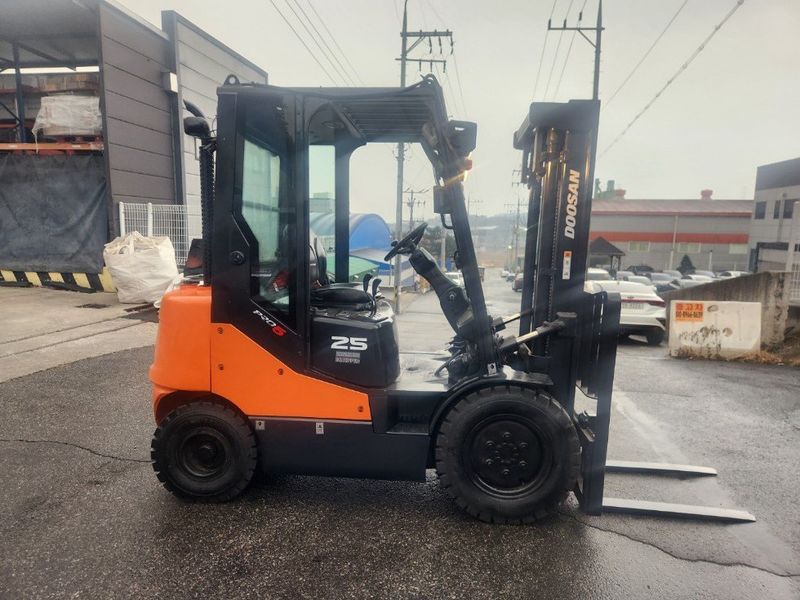 한효진님의 장터 판매 상품 [두산 PRO5 디젤2.5톤 중고지게차] 첨부 사진