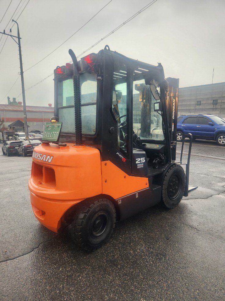 한효진님의 장터 판매 상품 [두산 PRO5 디젤2.5톤 중고지게차] 첨부 사진