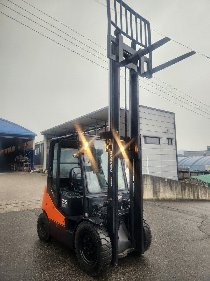 한효진님의 장터 판매 상품 [두산 PRO5 디젤2.5톤 중고지게차] 첨부 사진