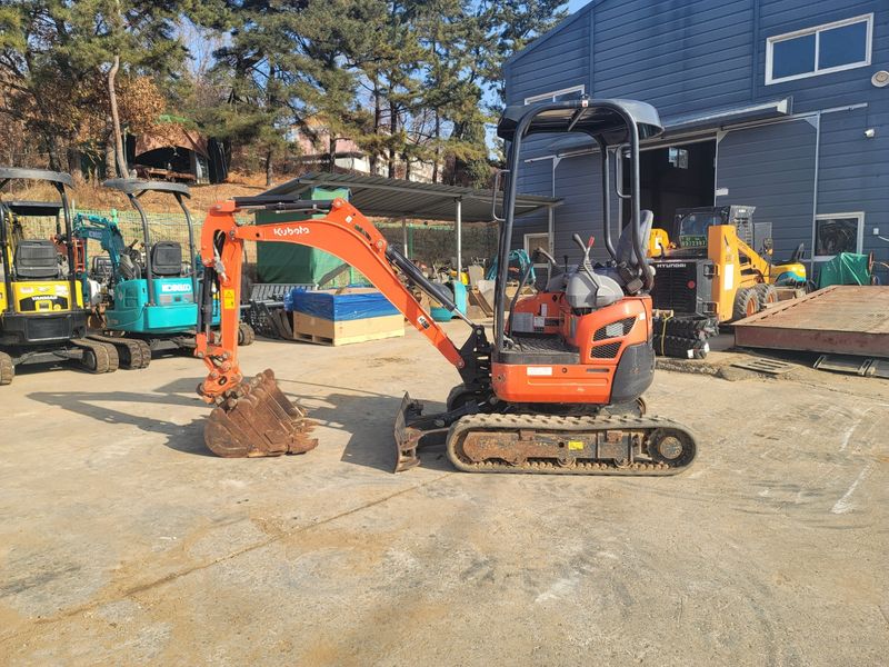 중고굴삭기 김동윤님의 장터 판매 상품 [부가세없는 중고미니굴삭기 구보다U17(신차급 가동시간)] 첨부 사진