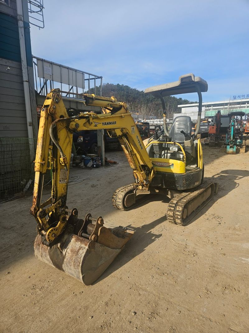 장터 상품 [중고미니굴삭기 얀마VIO20] 썸네일