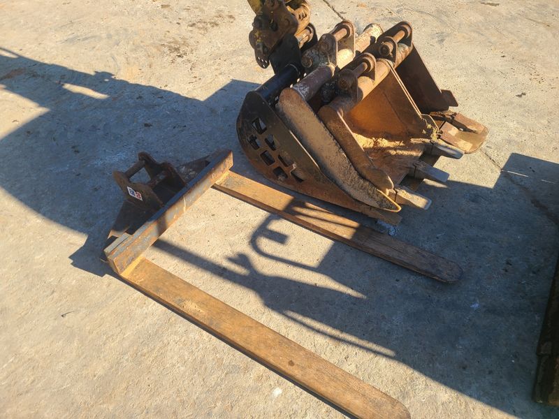 중고굴삭기 김동윤님의 장터 판매 상품 [중고미니굴삭기 얀마VIO17 지겟발 채버킷 포함] 첨부 사진