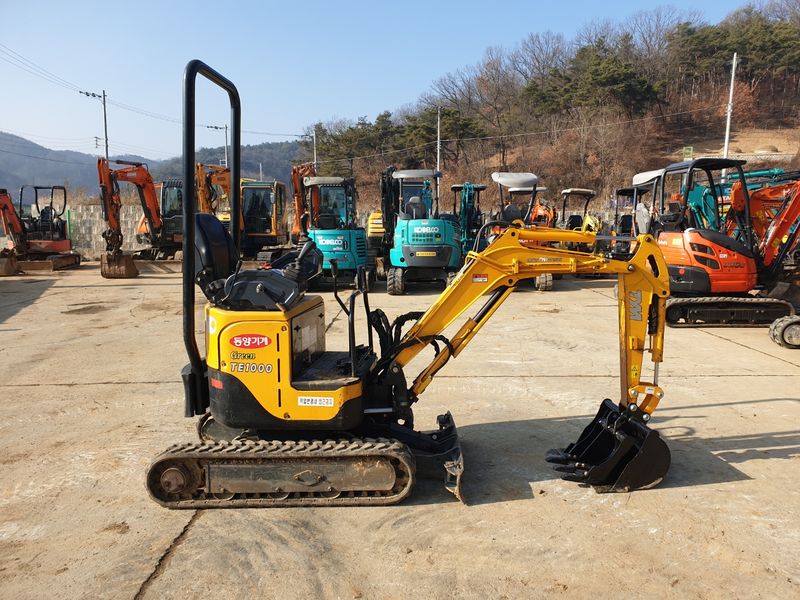 장터 상품 [중고미니굴삭기 1톤급 옆레버 동양TE1000] 썸네일