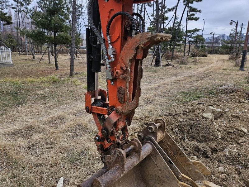 중고굴삭기 김동윤님의 장터 판매 상품 [2톤급 중고미니굴삭기 구보다U20 코끼리집게 저가동] 첨부 사진