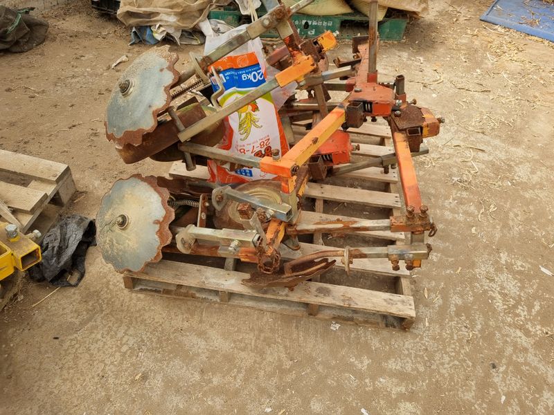 장터 상품 [로타리에있는속배토기와유제살포기불스비닐피복기750만원] 썸네일