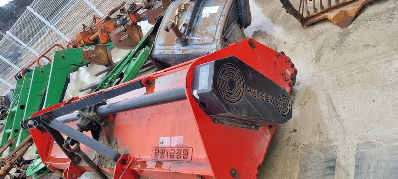 종대님의 장터 판매 상품 [로타리에있는속배토기와유제살포기불스비닐피복기750만원] 첨부 사진