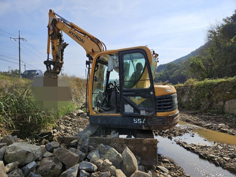 중고굴삭기 김동윤님의 장터 판매 상품 [중고굴삭기 현대R55i코집] 첨부 사진