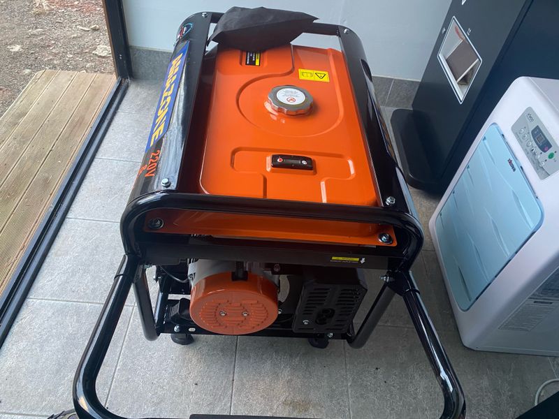 박중래님의 장터 판매 상품 [아마존 12키로 발전기] 첨부 사진