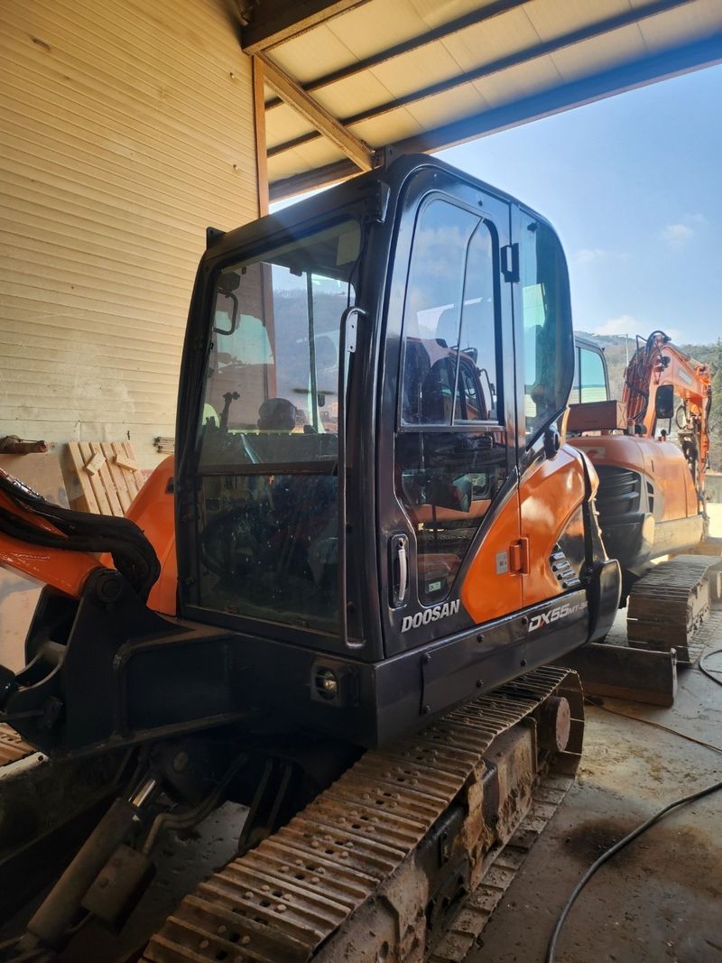 중고굴삭기 김동윤님의 장터 판매 상품 [무서류 중고굴삭기 두산DX55코집] 첨부 사진