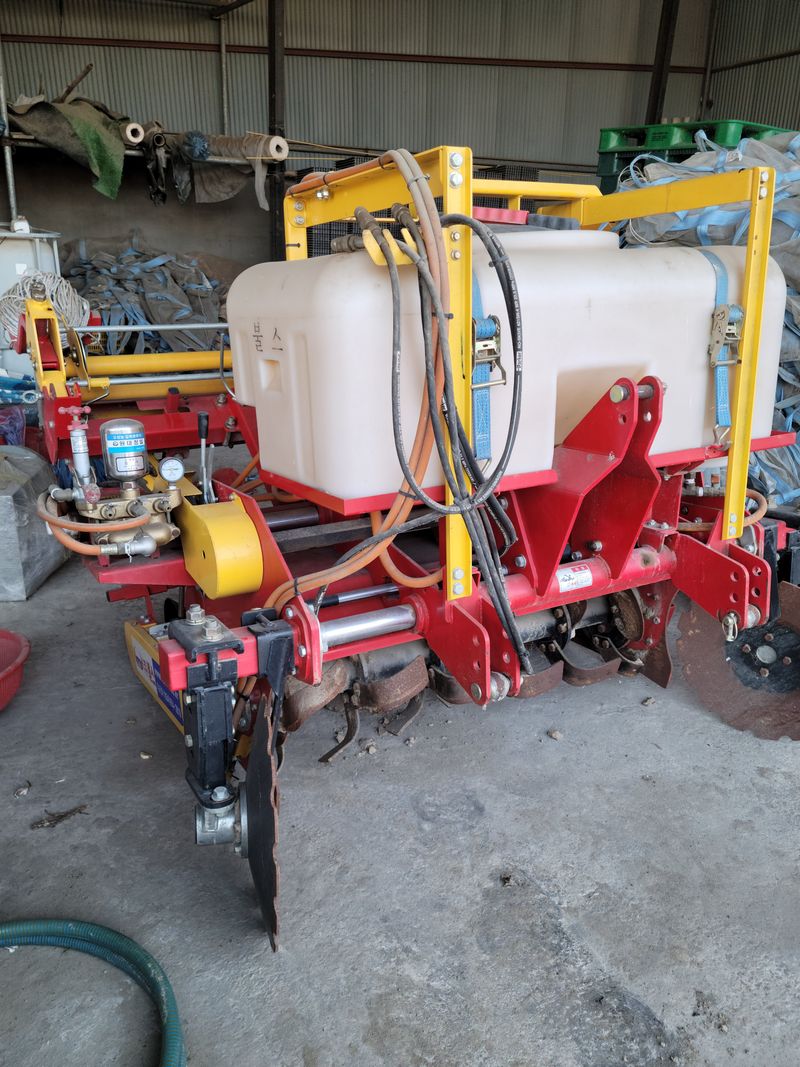 황현호님의 장터 판매 상품 [구보다 양파 이식기 불스 피복기 트레이] 첨부 사진