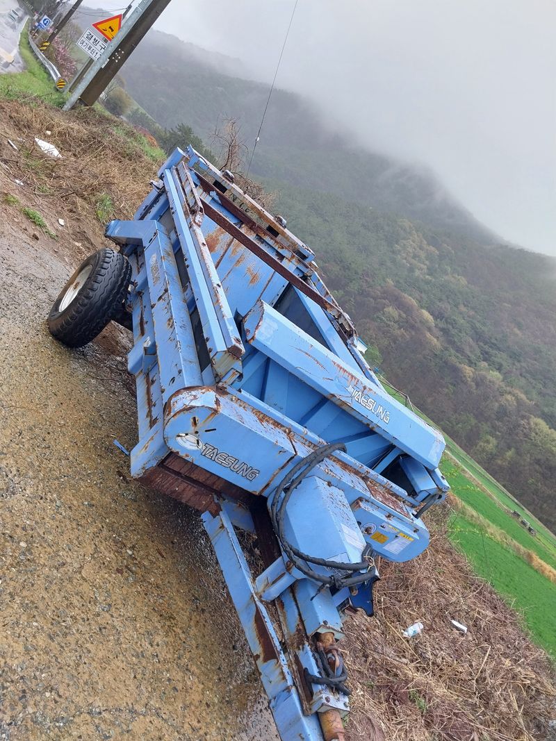 장터 상품 [퇴비살포기 ] 썸네일