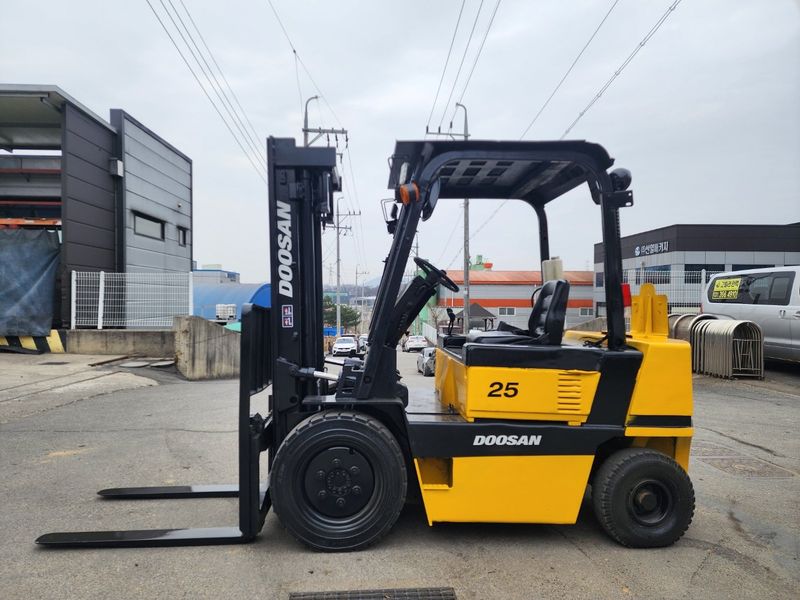 한효진님의 장터 판매 상품 [저렴한 중고지게차 두산 디젤2.5톤 ] 첨부 사진