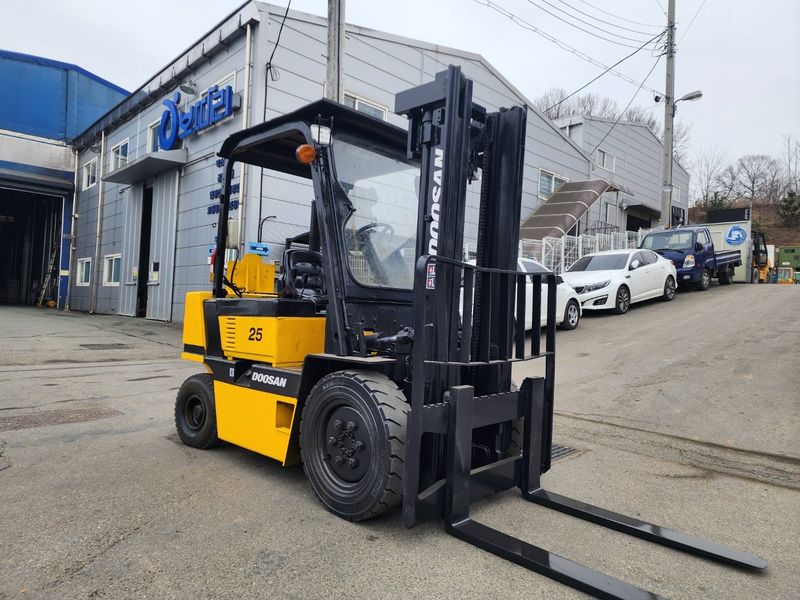 한효진님의 장터 판매 상품 [저렴한 중고지게차 두산 디젤2.5톤 ] 첨부 사진