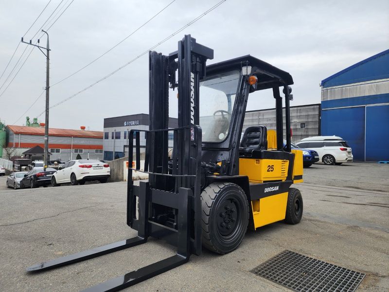 한효진님의 장터 판매 상품 [저렴한 중고지게차 두산 디젤2.5톤 ] 첨부 사진